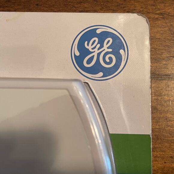 GE Remote Controll Wireless LED Puck Lights (2 Pack) New in Package 00.1=C023 - Picture 5 of 11